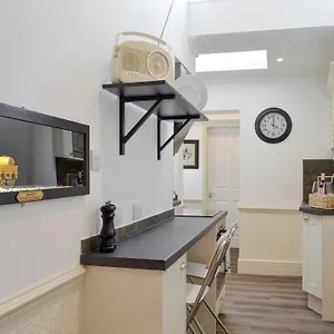 Holiday home The Little House, York