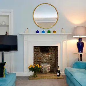 Holiday home Oxtobys Upstairs, York